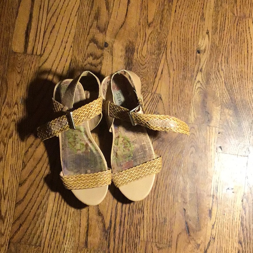 Girl’s wedge sandal